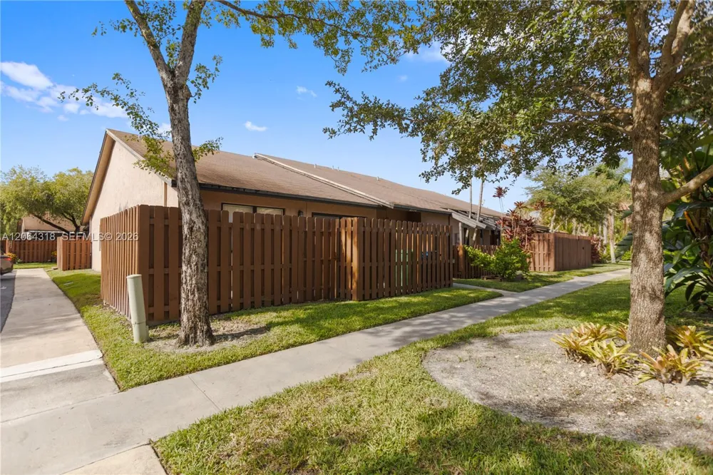 2734 Nob Hill Rd Sunrise, FL 33322