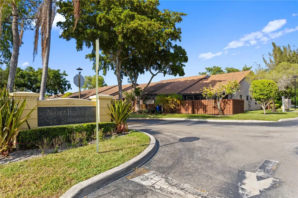 2734 Nob Hill Rd Sunrise, FL 33322