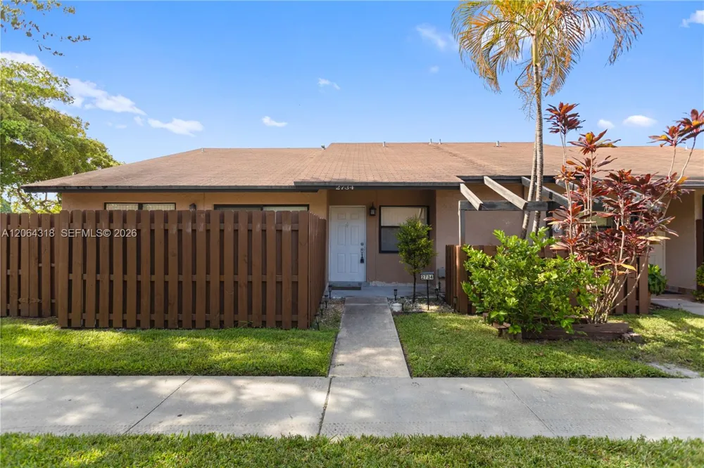 2734 Nob Hill Rd Sunrise, FL 33322