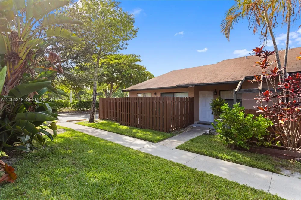 2734 Nob Hill Rd Sunrise, FL 33322