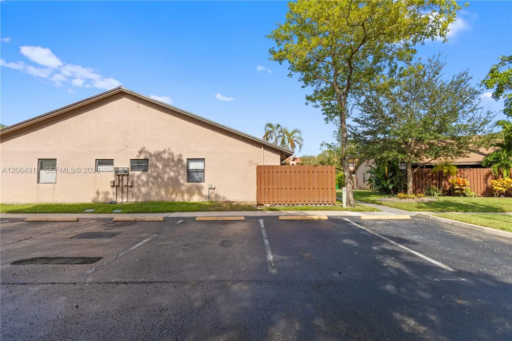 2734 Nob Hill Rd Sunrise, FL 33322