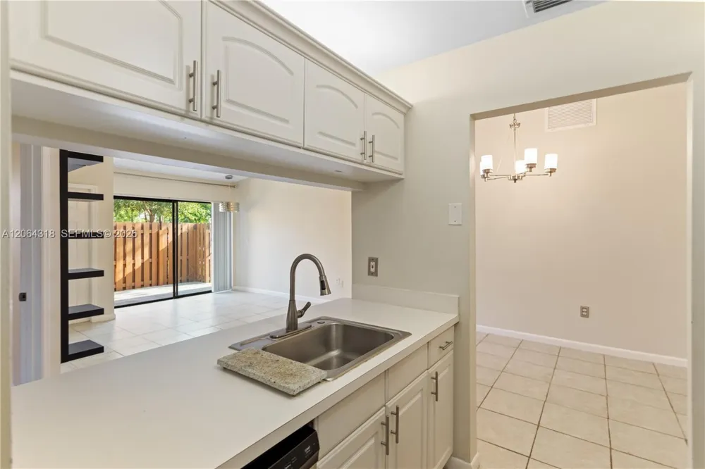 2734 Nob Hill Rd Sunrise, FL 33322