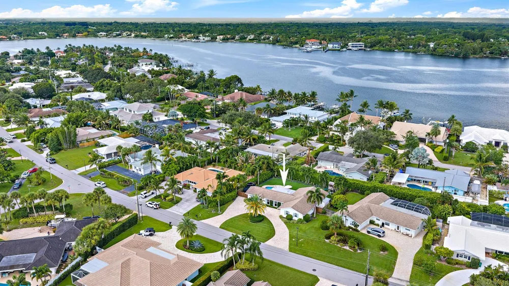 215 Golfview Drive Tequesta, FL 33469
