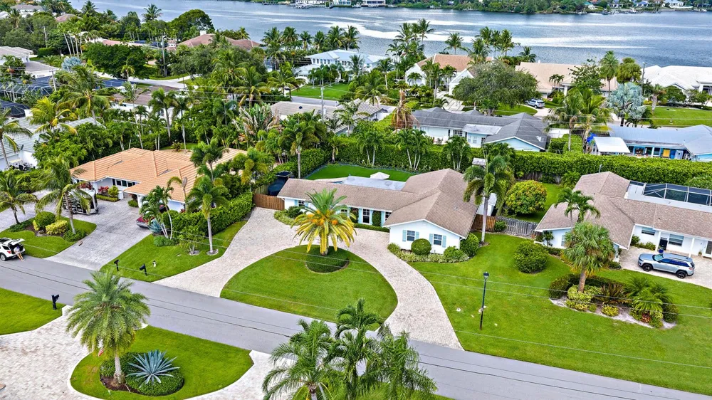 215 Golfview Drive Tequesta, FL 33469