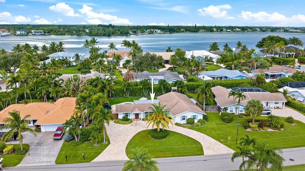215 Golfview Drive Tequesta, FL 33469