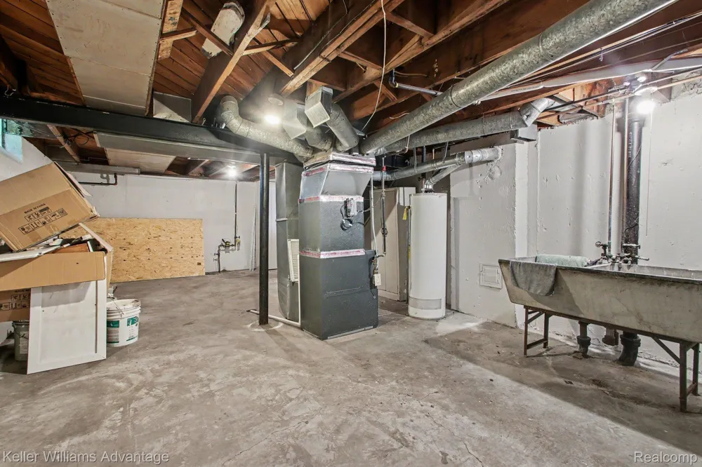 24434 W Chicago Redford Charter Township, MI 48239