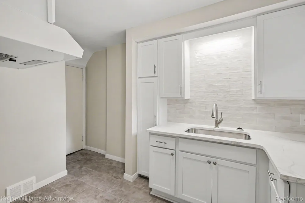 24434 W Chicago Redford Charter Township, MI 48239