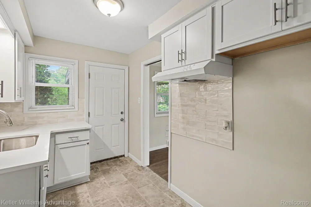 24434 W Chicago Redford Charter Township, MI 48239