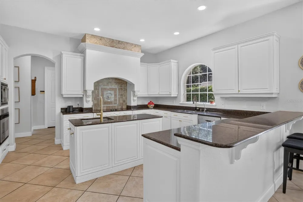 8826 SOUTHERN BREEZE DRIVE Orlando, FL 32836