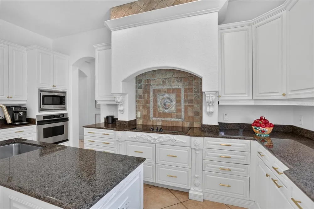 8826 SOUTHERN BREEZE DRIVE Orlando, FL 32836