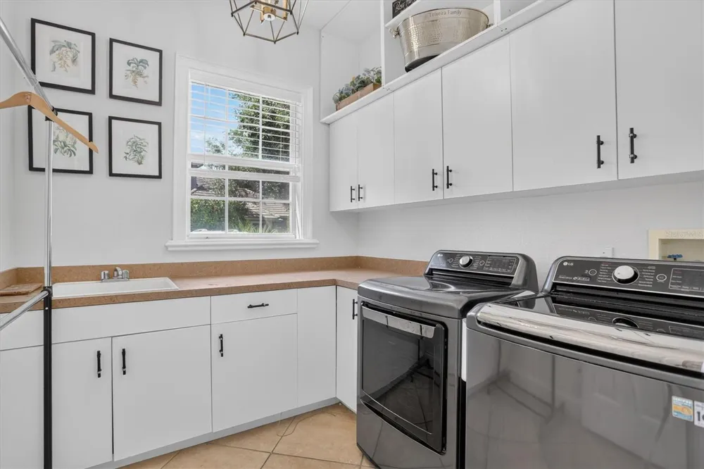 8826 SOUTHERN BREEZE DRIVE Orlando, FL 32836
