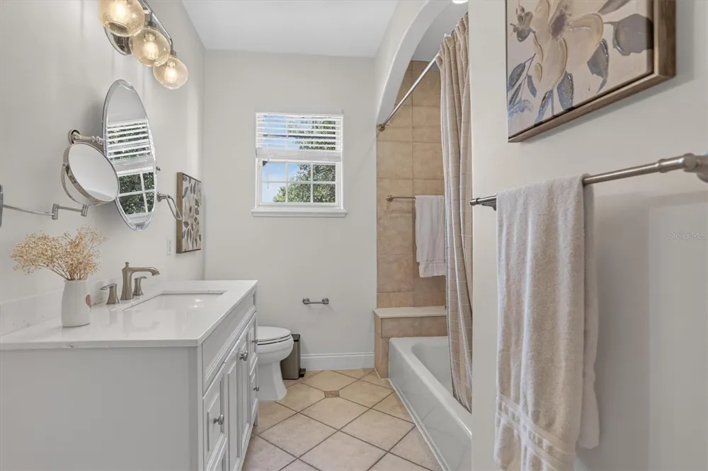 8826 SOUTHERN BREEZE DRIVE Orlando, FL 32836