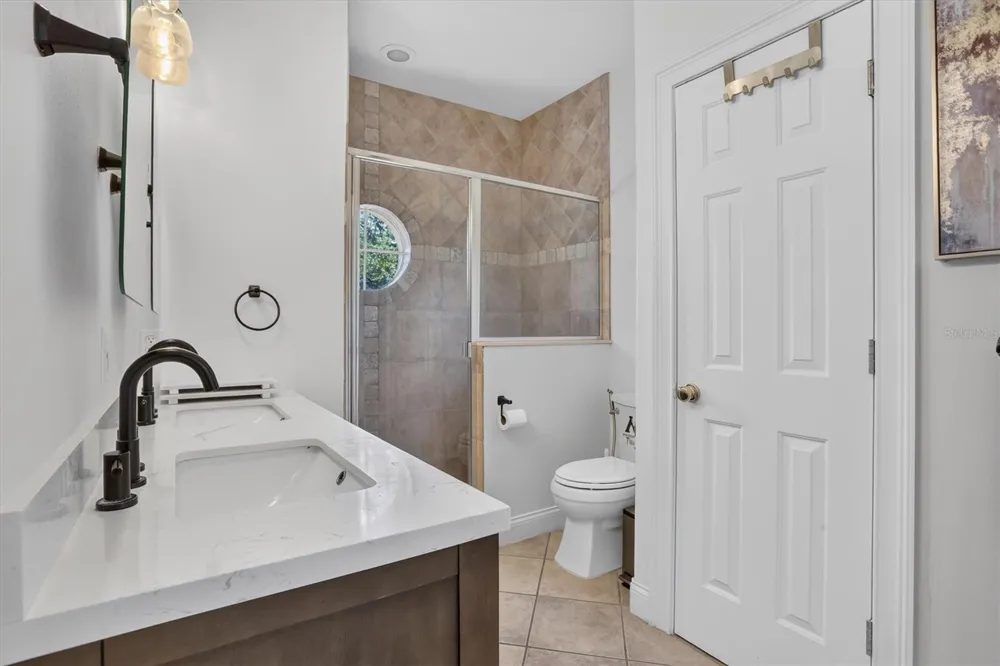 8826 SOUTHERN BREEZE DRIVE Orlando, FL 32836