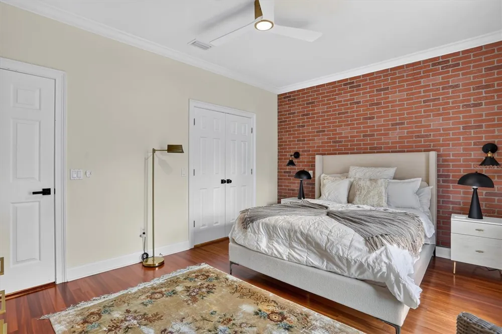 8826 SOUTHERN BREEZE DRIVE Orlando, FL 32836