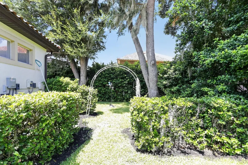8826 SOUTHERN BREEZE DRIVE Orlando, FL 32836