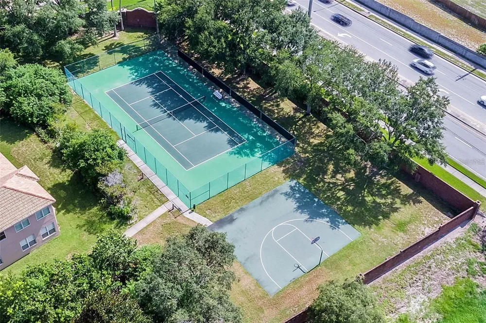 8826 SOUTHERN BREEZE DRIVE Orlando, FL 32836