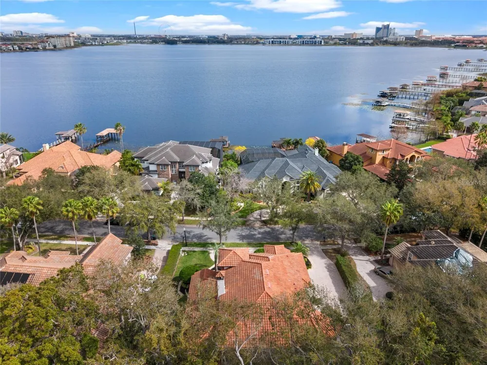 8826 SOUTHERN BREEZE DRIVE Orlando, FL 32836