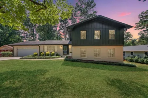 2204 Pine Point Drive