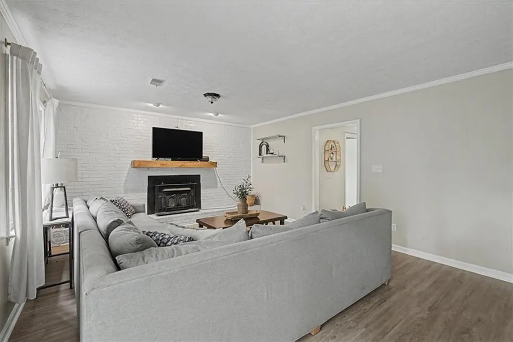 2204 Pine Point Drive Lawrenceville, GA 30043