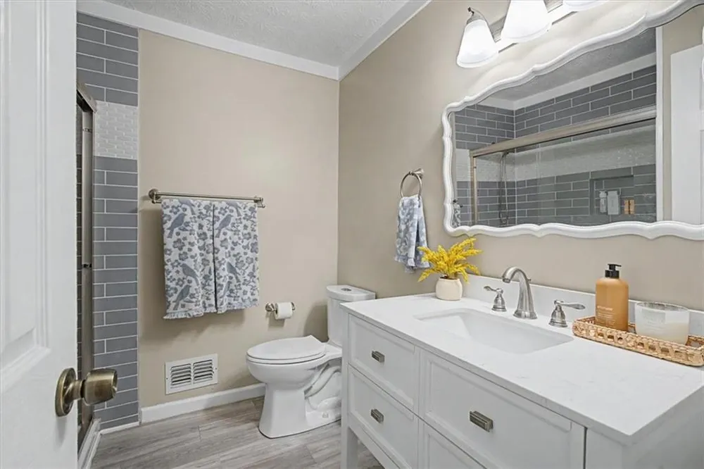 2204 Pine Point Drive Lawrenceville, GA 30043