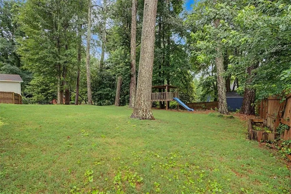 2204 Pine Point Drive Lawrenceville, GA 30043
