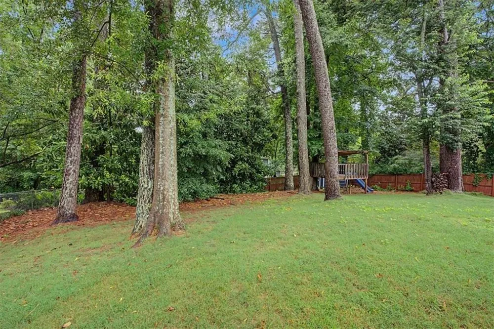 2204 Pine Point Drive Lawrenceville, GA 30043
