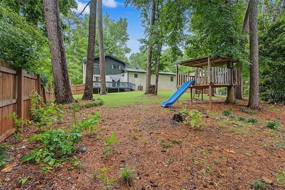2204 Pine Point Drive Lawrenceville, GA 30043