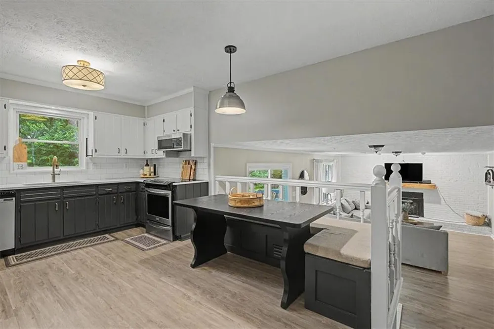 2204 Pine Point Drive Lawrenceville, GA 30043