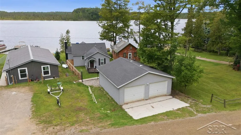 2909 Chippewa Trail Cumming Township, MI 48635