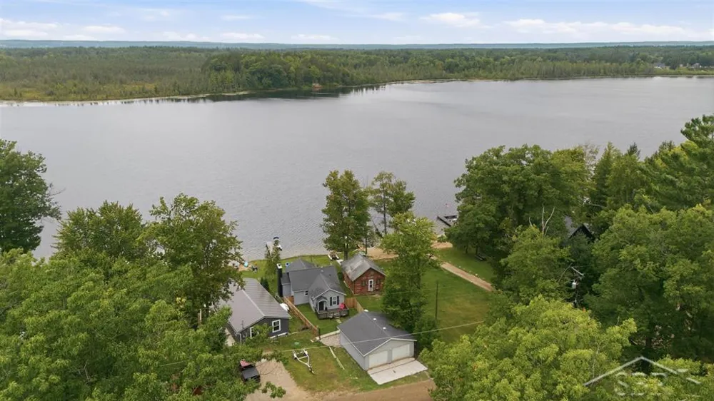 2909 Chippewa Trail Cumming Township, MI 48635