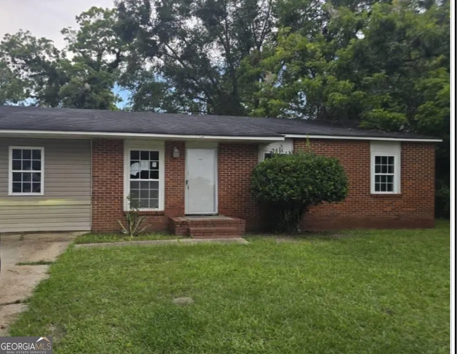 64 Henry ST Camilla, GA 31730