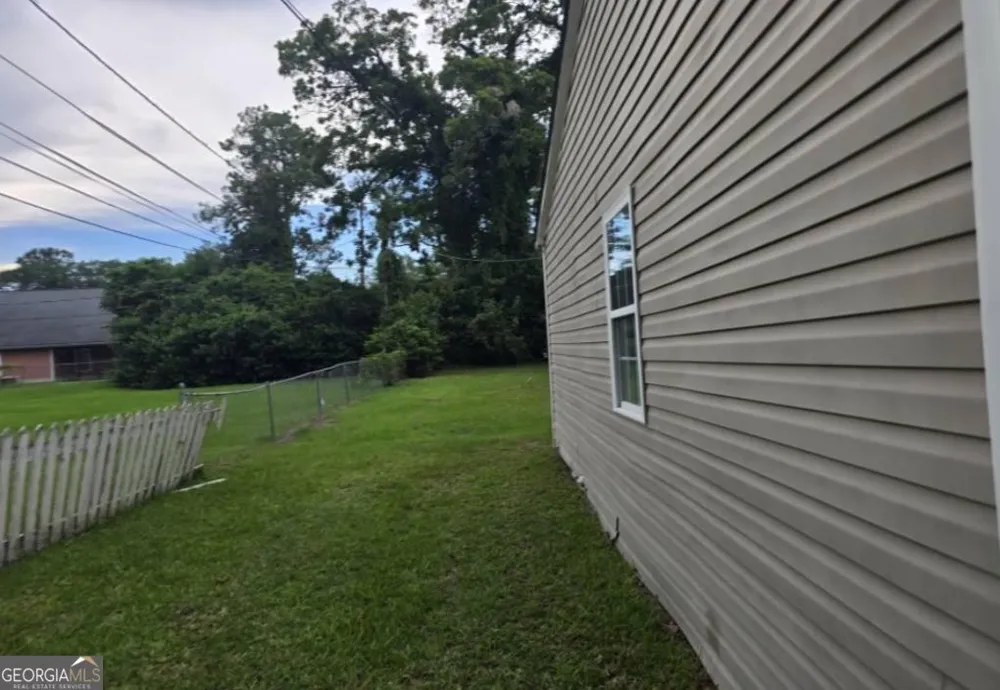 64 Henry ST Camilla, GA 31730