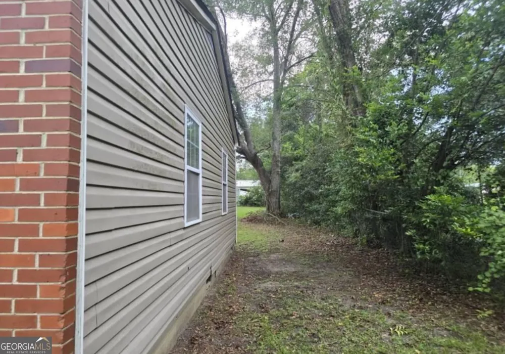 64 Henry ST Camilla, GA 31730