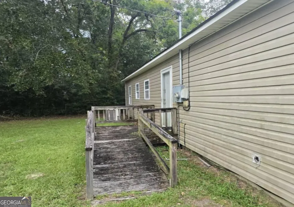 64 Henry ST Camilla, GA 31730