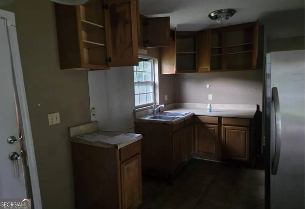 64 Henry ST Camilla, GA 31730