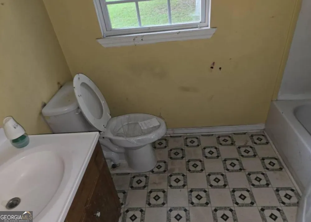 64 Henry ST Camilla, GA 31730