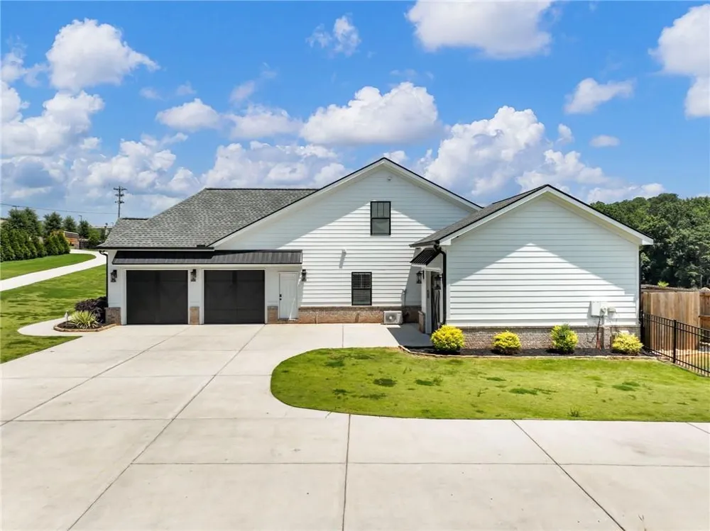 1044 Austin Road Winder, GA 30680