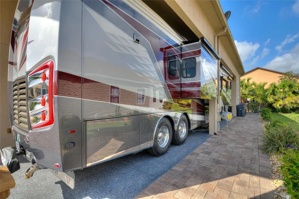 416 MOTORCOACH DRIVE S Polk City, FL 33868