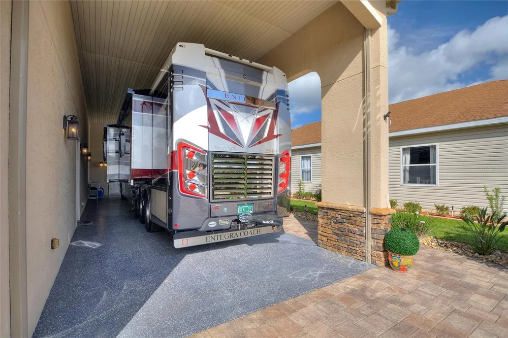 416 MOTORCOACH DRIVE S Polk City, FL 33868
