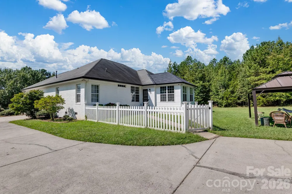 8025 Silver Maple Lane Mint Hill, NC 28227