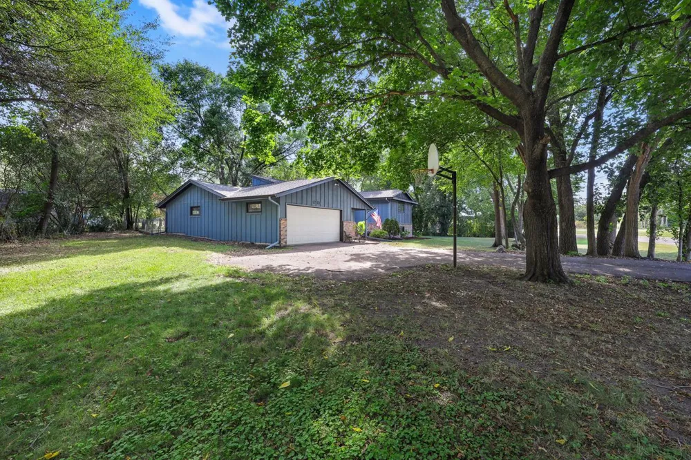 1701 W River Street Monticello, MN 55362