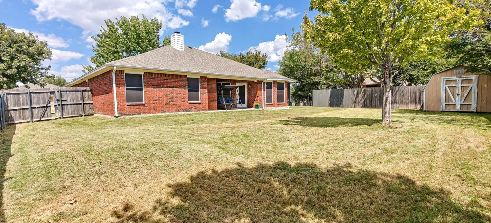 557 Willowview Drive Saginaw, TX 76179