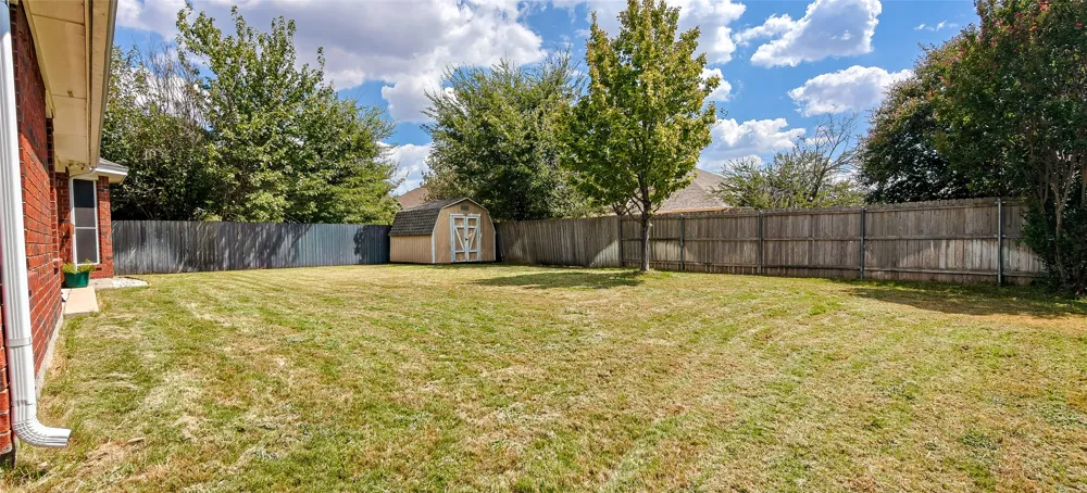 557 Willowview Drive Saginaw, TX 76179