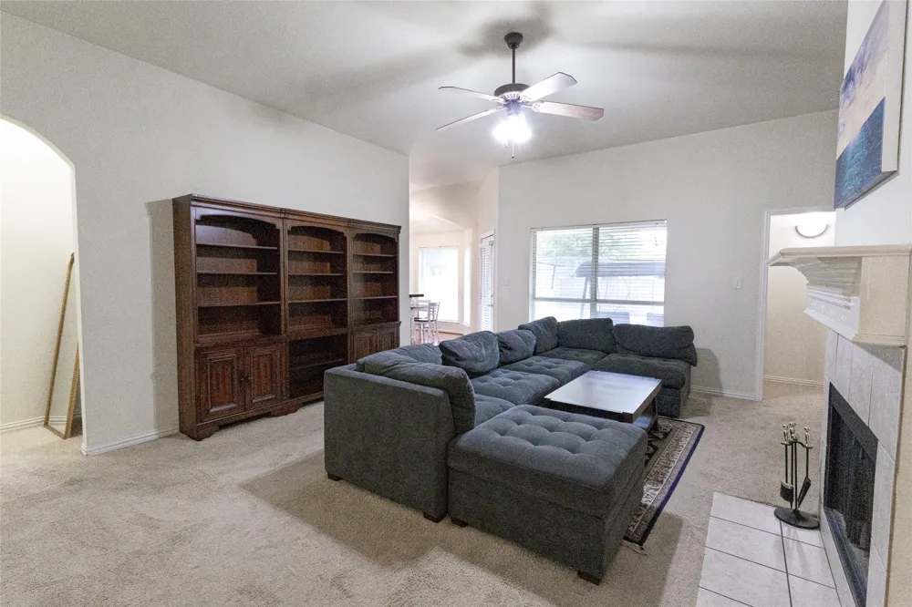 557 Willowview Drive Saginaw, TX 76179