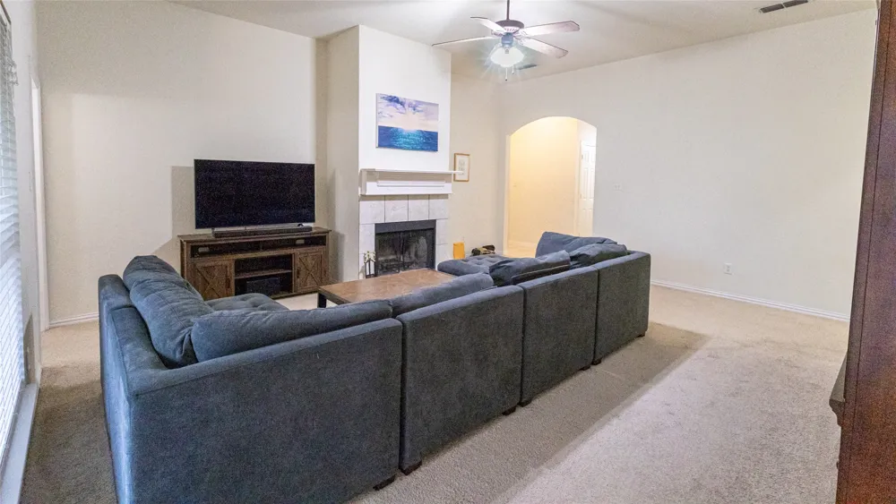 557 Willowview Drive Saginaw, TX 76179