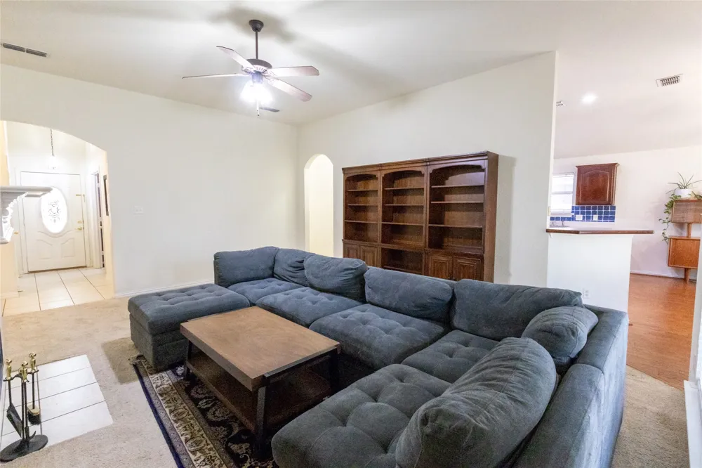 557 Willowview Drive Saginaw, TX 76179