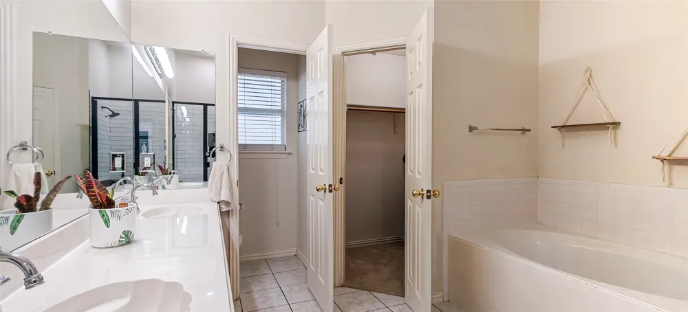 557 Willowview Drive Saginaw, TX 76179
