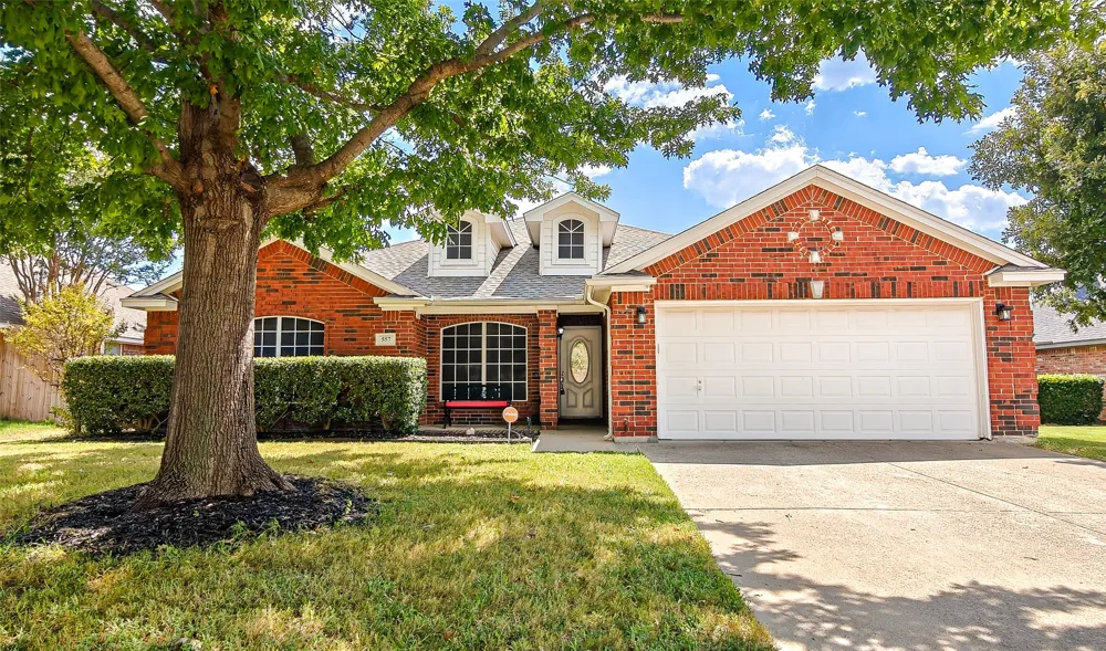 557 Willowview Drive Saginaw, TX 76179