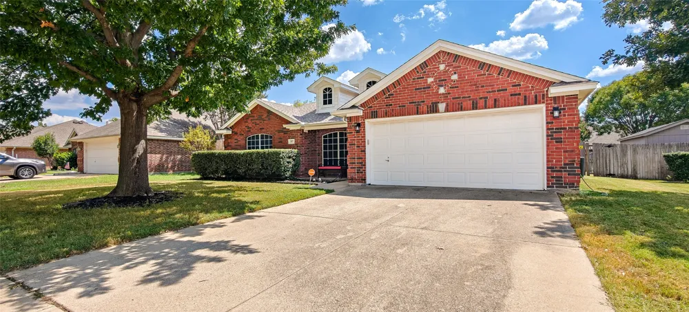 557 Willowview Drive Saginaw, TX 76179
