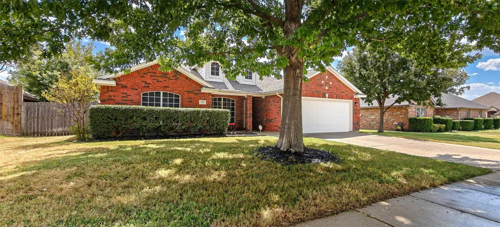 557 Willowview Drive Saginaw, TX 76179